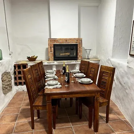 Rustic House With Swimming Pool بيت للعطل *