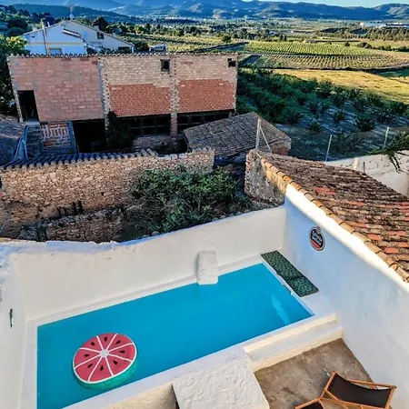 Rustic House With Swimming Pool בית נופש