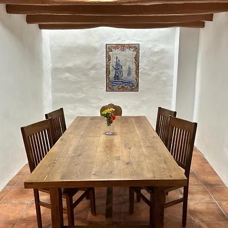 בית נופש Rustic House With Swimming Pool